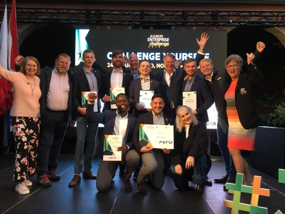 Studentgruppen Artifish er europas beste studentbedrift med rensefisk-konseptet sitt, som skal sørge for en mer tilrettelagt appetitt hos lusespiserne. Foto: Ungt Entreprenørskap.