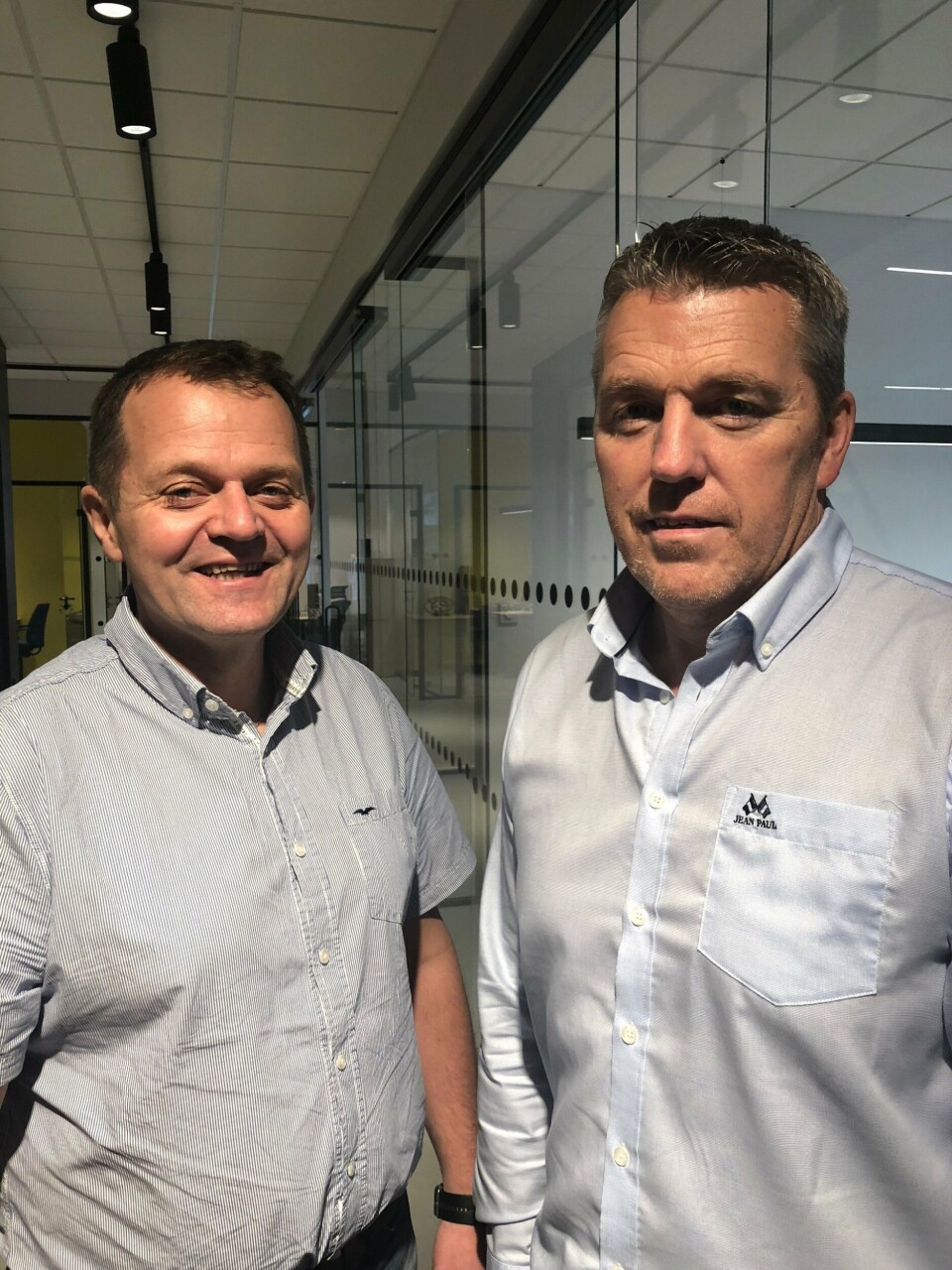 Avdelingsleder for oppdrettsutstyr i Selstad, Børre Waagan og kundeansvarlig og prosjektmedarbeider hos Selstad Steinar Hansen. Foto: Selstad.