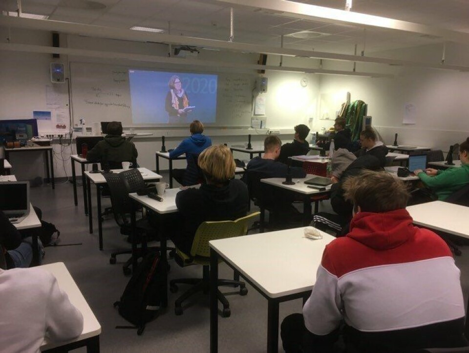 En av to kohorter ved Fusa VGS følger lanseringen av Fiskehelserapporten 2020. Foto: Tove Boge Eriksen En av to kohorter ved Fusa VGS følger lanseringen av Fiskehelserapporten 2020. Foto: Tove Boge Eriksen