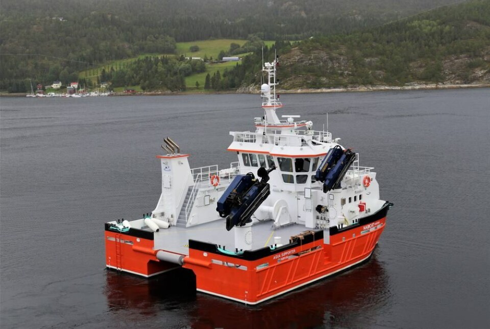 Aqua Supporter er en av servicekatamaranene til Nærøysund Aquaservice. Foto: Moen Marin.
