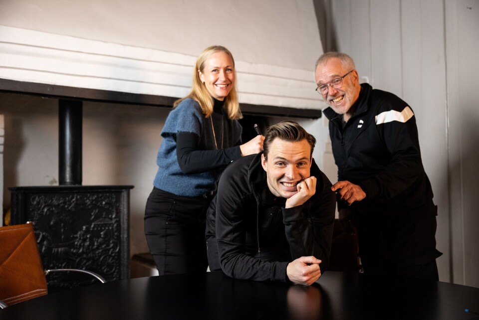 Administrerende direktør Renate Larsen i Norges sjømatråd, Karsten Warholm og trener Leif Olav Alnes. Foto: Norges sjømatråd