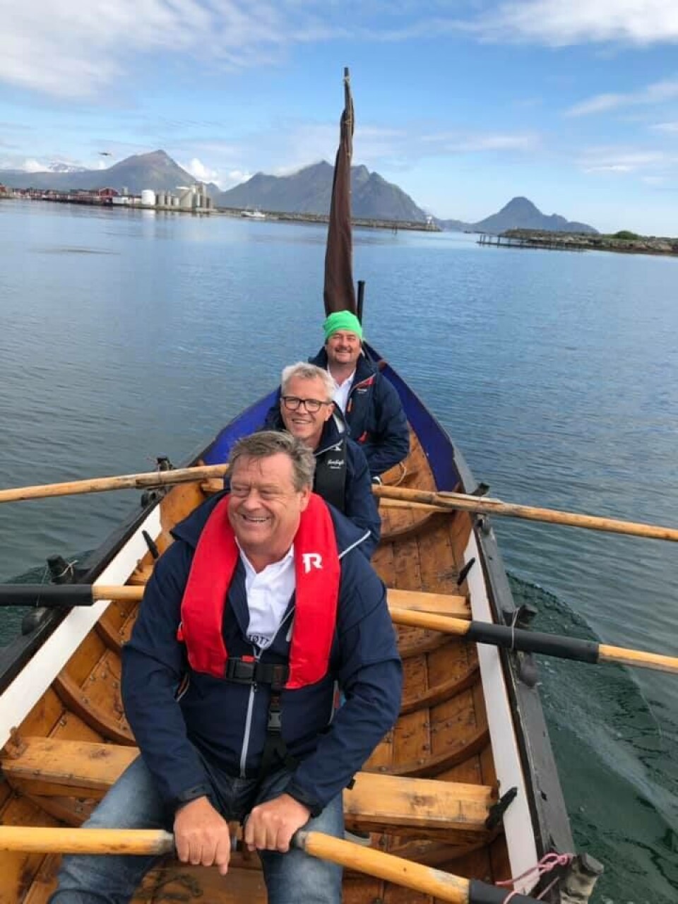 Siste etappe i robåten «Ronja Hope» med kurs mot Mortsund. Med seg på etappen fikk de fiskeriminister Harald T. Nesvik. Foto: Stoltavlaksen.
