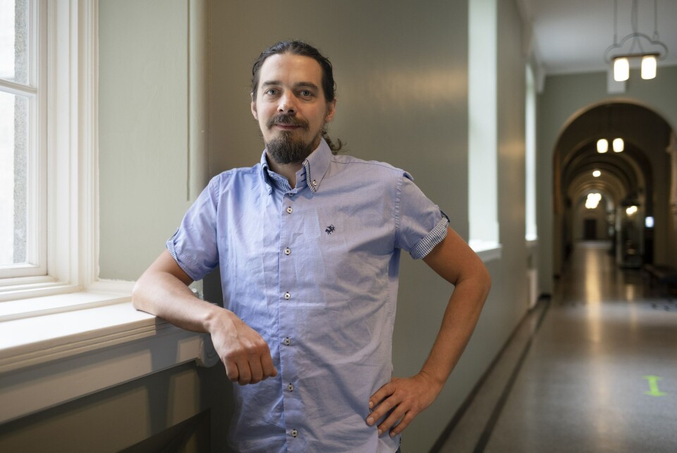 Førsteamanuensis Martin Føre ved NTNUs Institutt for teknisk kybernetikk arbeider blant annet med å utvikle «digitale tvillinger», en teknologi som kan bli svært nyttig i driften av oppdrettsanlegg til havs. Føres stilling ved NTNU er finansiert av SalMar Ocean.  Foto: Thor Nielsen/NTNU