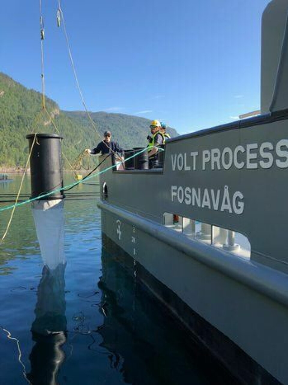 Her blir avlusningsenheten satt på prøve av mannskapet ombord på Volt Process. Foto: Privat. Her blir avlusningsenheten satt på prøve av mannskapet ombord på Volt Process. Foto: Privat.