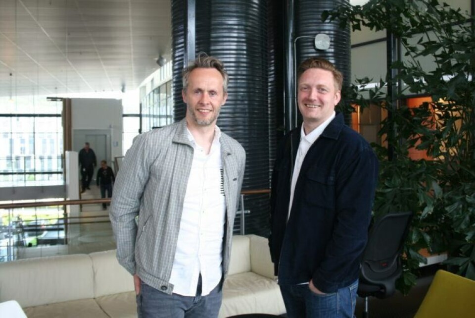 Espen Strand Henriksen (t.v.) og Espen Strand Henriksen er to av de tre partnerne bak Norway in a Box. Den tredje er Xuechun Chang. Hun var ikke til stede da bildet ble tatt. Foto: Stiim