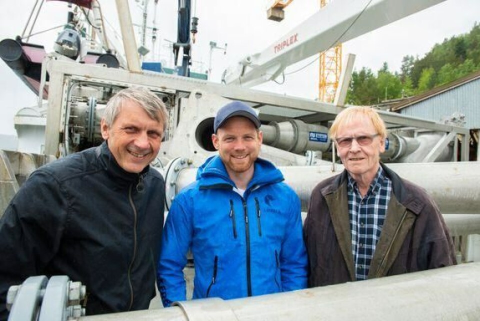 Lars Georg Backer (t.v) og Kristian Lillerud (t.h.) kan glede seg over svært gode resultater i rapporten der Tor Erik Hoemsnes i Åkerblå har vært en av flere bidragsytere. Foto: Flatsetsund Engineering.