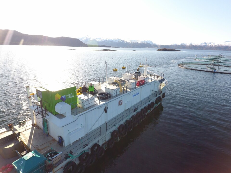 Lokalitet Vågsøya, personer på bilde fra venstre: Trond Fjellestad, Svanøy Havbruk og Eivind Lillebø, Fjord Maritime. Foto: Svanøy Havbruk