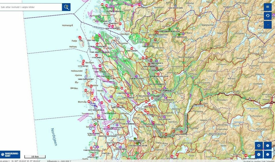 Svært mange lokaliteter ligger i eller nærmere enn 500 meter fra gytefelt eller rekefelt. Illustrasjon: Yggdrasil - Fiskeridirektoratets kartløsning.