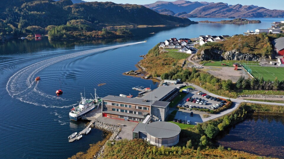 Måløy vidaregåande skule er samlokalisert med Fagskulen i Sogn og Fjordane og har sin egen undervisningstillatelse for oppdrett av laks og ørret. Foto: Måløy vidaregåande skule