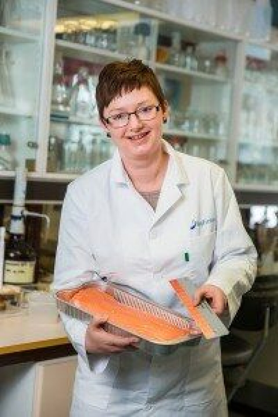 Trine Ytrestøyl, som har en doktorgrad på pigmentering, gleder seg til å komme enda mer i dybden på grunnleggende biologi. Foto: Terje Aamodt/Nofima.