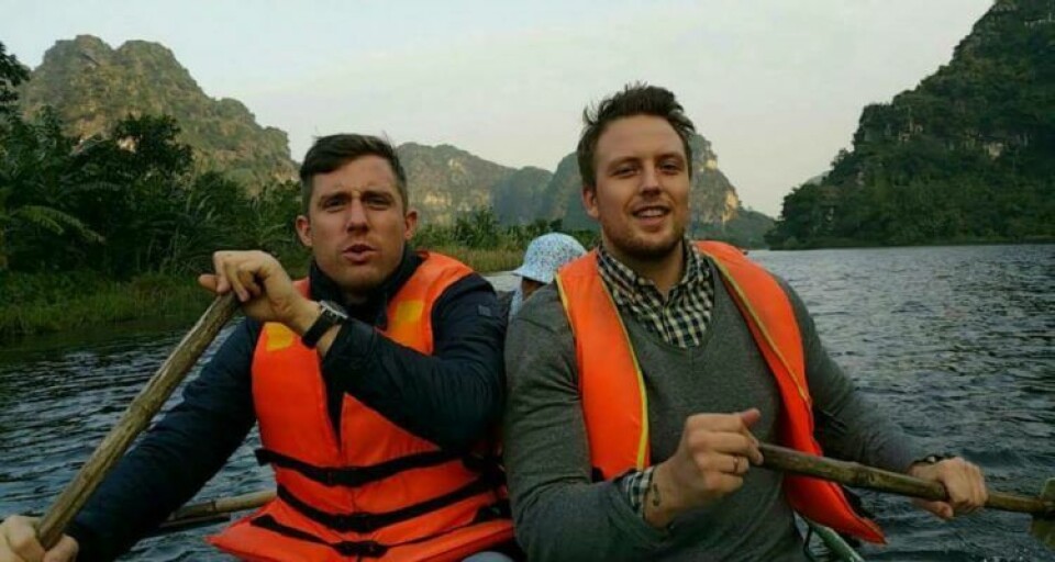 Merasz Jozsef og Remi Johnsen fra Salt Pixel, på en båttur i Vietnam da de først så etter ansatte der. Foto: Privat.