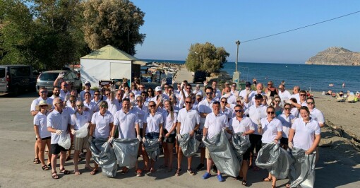 Tar initiativ for strandrydding på Kreta