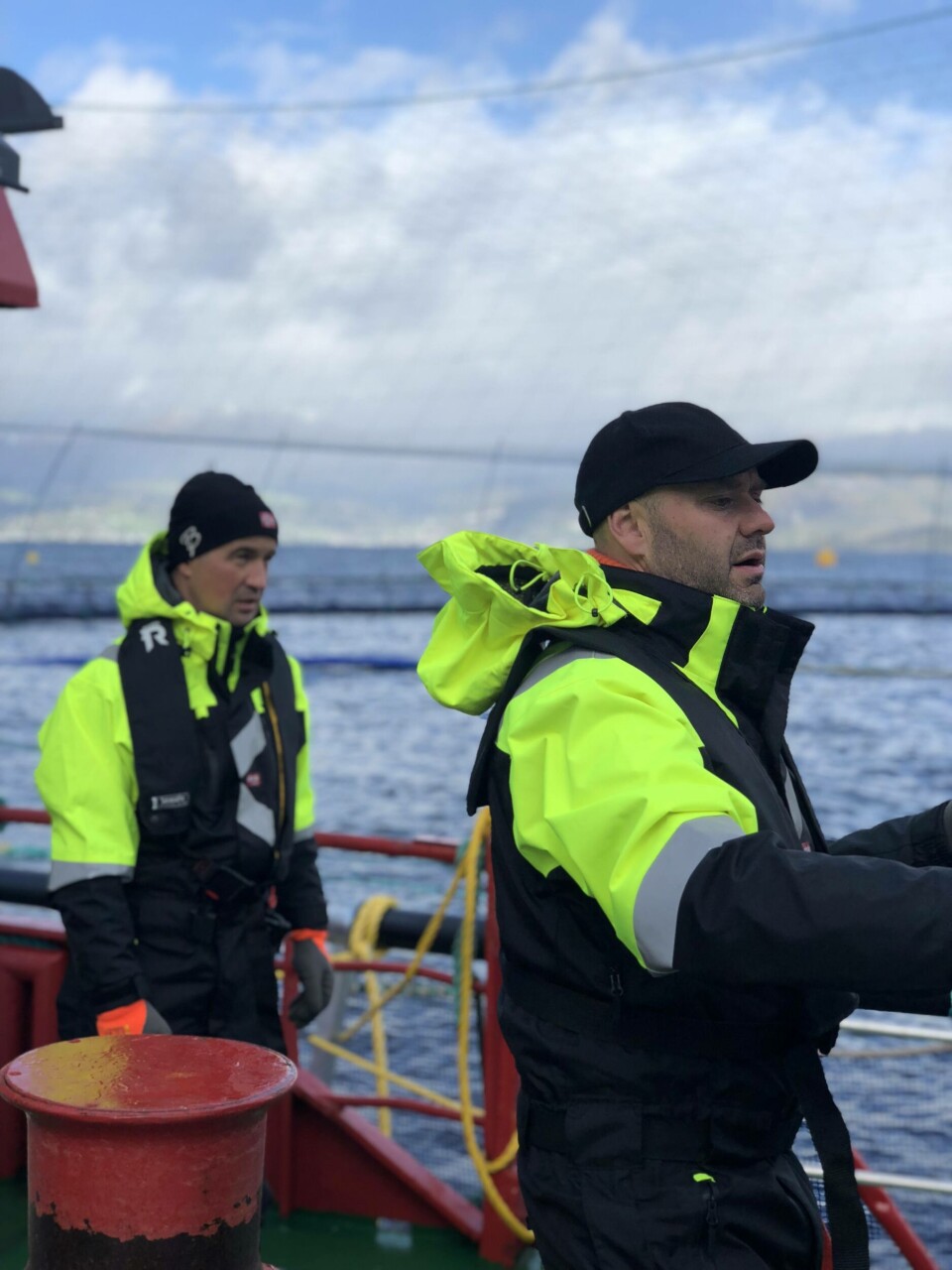 Espen Øvreeide og Trond Marøy er skaperne bak SeaNest, og forteller om økende interesse for rensefiskhabitatet. Klikk for større bilde. Foto: Estro AS.