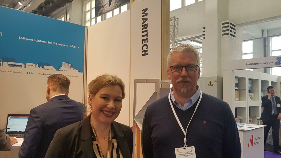 Hege Wroldsen og Johann Petter Loe i Maritech System AS på Seafood Expo. Foto: Kyst.no.