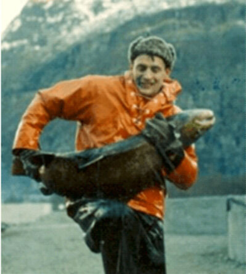 Terje med stamfisk på 70-tallet. Foto: Privat.