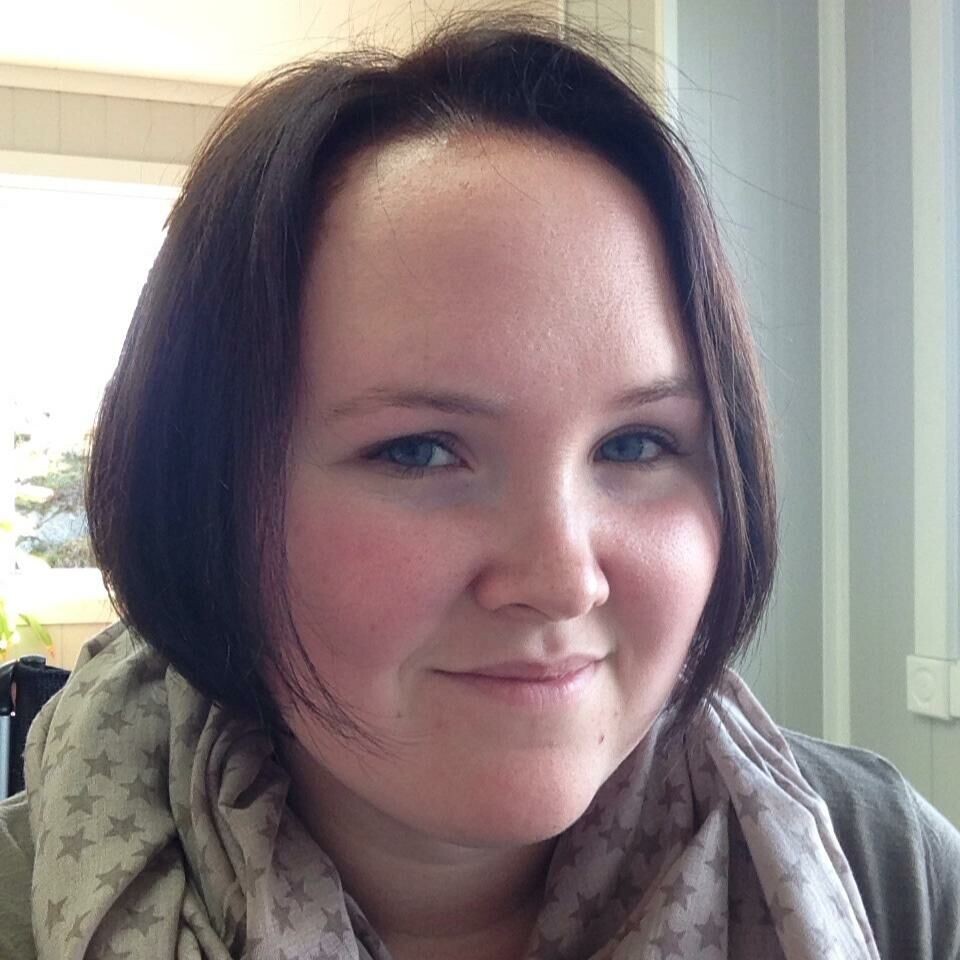 Maria Sørøy, kvalitetssjef i Smøla klekkeri og settefiskanlegg sverger til gamlemetoden. Foto: Privat.