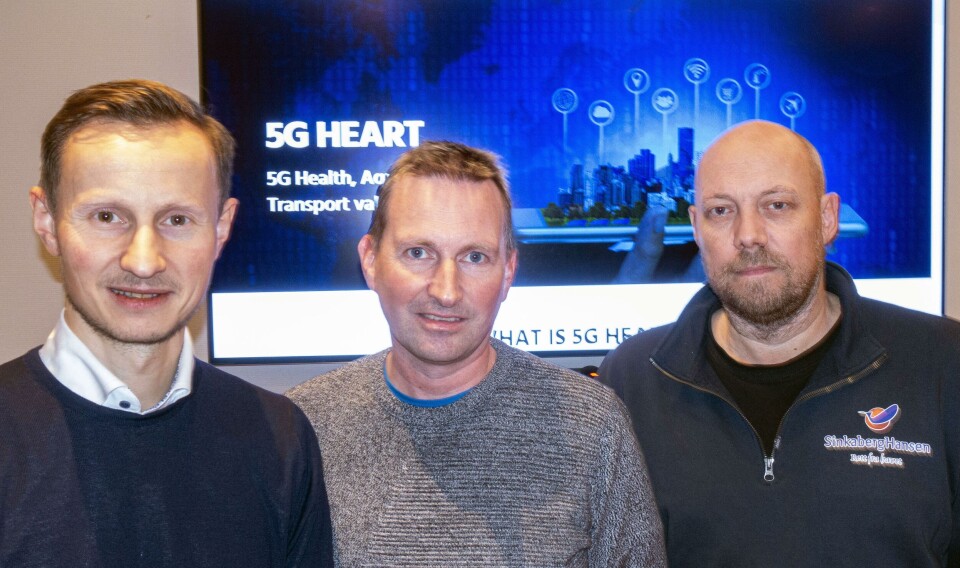 Daglig leder Morten Sjoner Syrstad (til venstre) har sammen med FoU-ansvarlig Ragnar Sæternes og lokalitetsleder Harry Sørø (til høyre) ser frem til 5G-samarbeidet mellom SEALAB og SinkabergHansen. Foto: SinkabergHansen