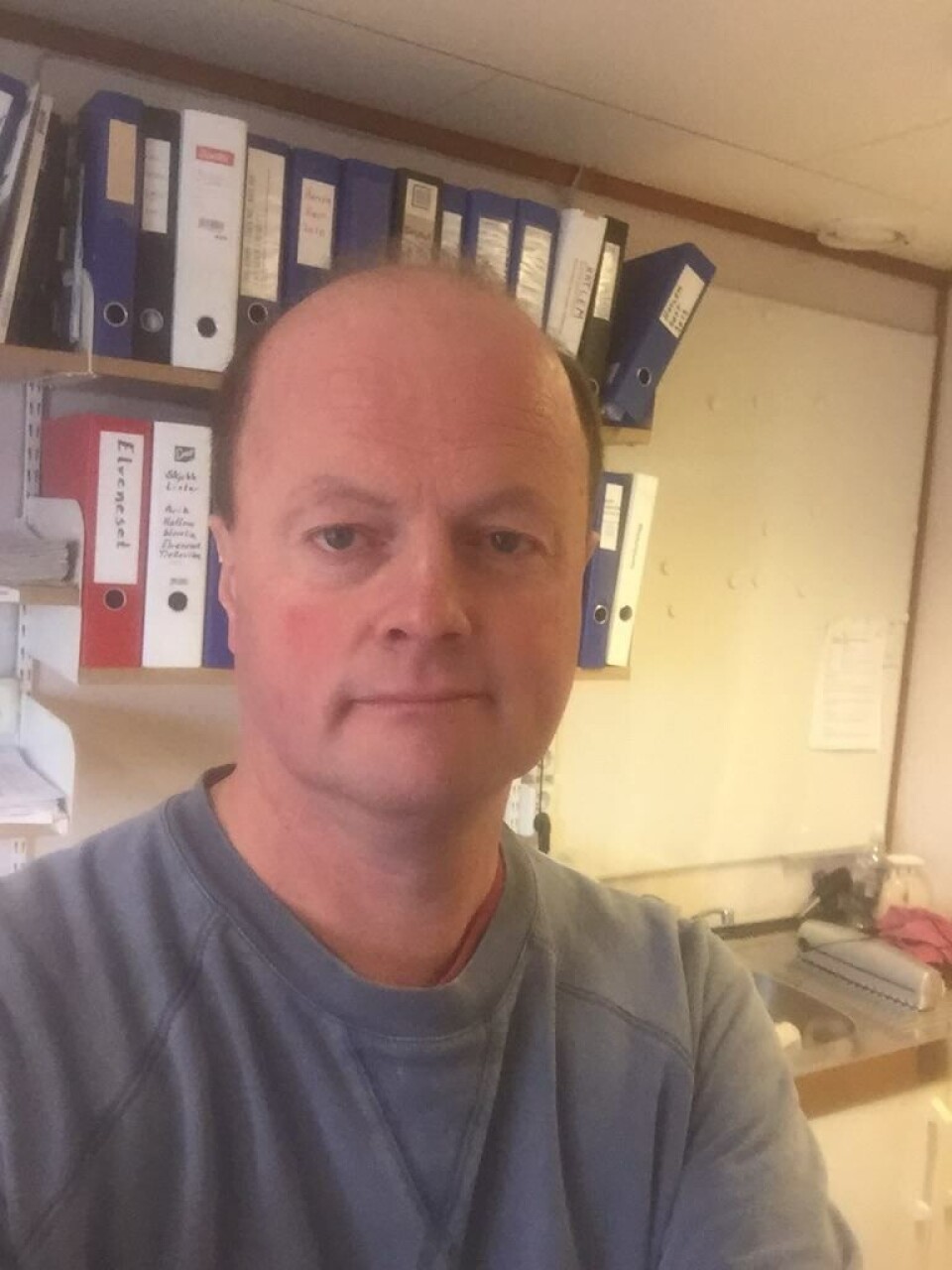 Kurt Hatlem, driftsleder i Firda Seafood Group sier at de nå driver å tester ut smoltutsett på den nye lokaliteten Kjeringeholmen. Foto: privat.