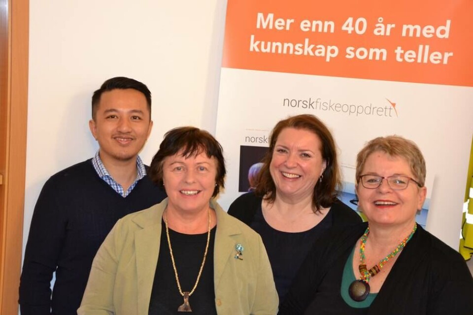 Salgsavdelingen i Norsk Fiskeoppdrett og Kyst.no. Fra venstre: Alex Phan, Laila Indrebø, Heidi Angell Jakobsen og Inger Jo Tellefsen. Foto: Linn Therese Skår Hosteland.