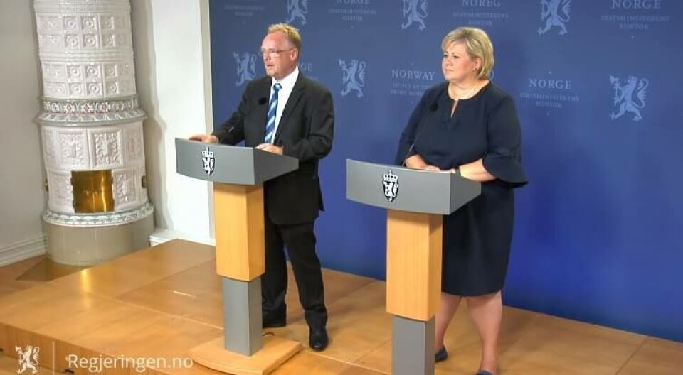 Statsminister Erna Solberg (H) og Per Sandberg (FrP). Skjermdump foto: Regjeringen.no.