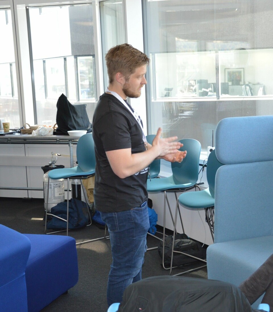 Emil Lindfors er prosjektleder for AquaHack 2018 og sier det er mange gode ideer som er utviklet under årets AquaHack. Foto: Ole Andreas Drønen.