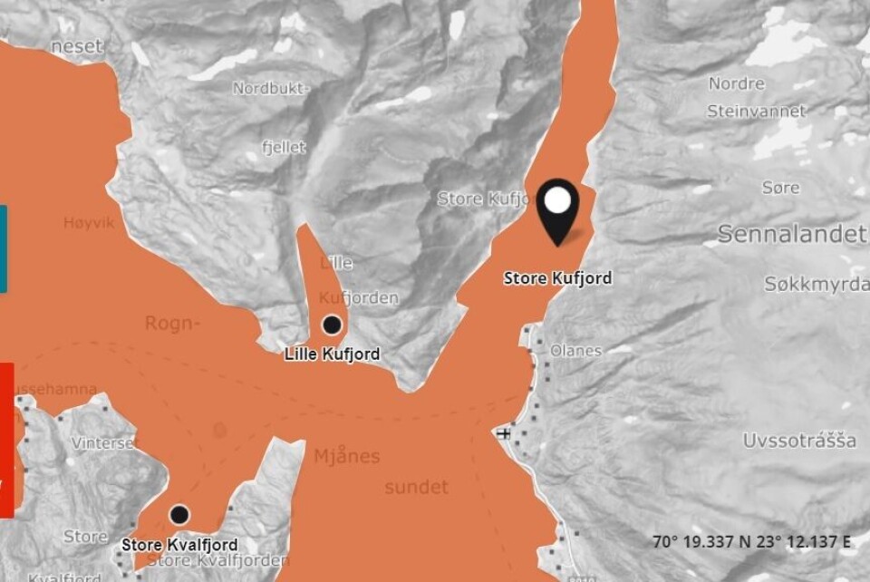 Det er mistanke om ILA ved NRS-lokalitetene Store Kvalfjord og Store Kufjord. KART: Barentswatch.