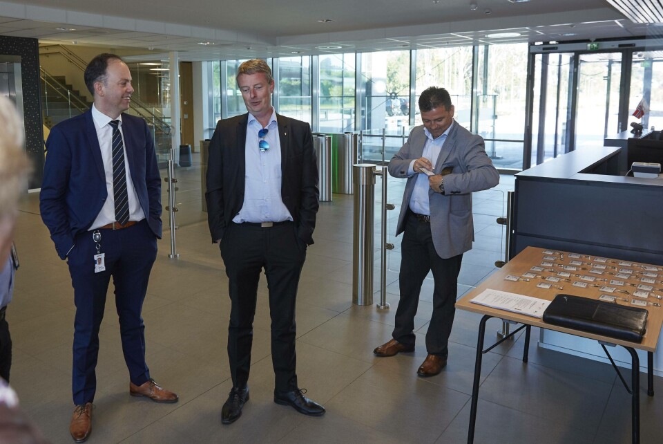 Olje- og Energi minister Terje Søviknes, Markedssjef i Framo Geir Helgesen og Managing Director for Framo Innovation Oddbjørn Jacobsen. Foto: Framo