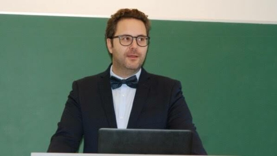 Øyvind Brevik har i sitt doktorgradsarbeid utviklet metoder for å identifisere bakterier som gir sykdom hos fisk, blant annet SRS som er en stor utfordring i Chilensk oppdrett. Foto: Cermaq.
