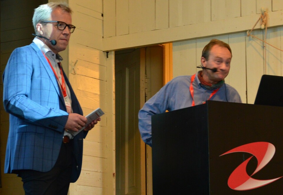 - Noen spørsmål? Ole Bendik Dale var klar for å svare på det tilhørerne måtte lure på under Lofotseminaret. Her sammen med Jim-Roger Nordly fra Europharma. Foto: Ole Andreas Drønen