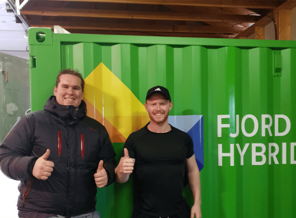 Fra venstre: Oliver Drønen og Ole Troland i Troland Lakseoppdrett. Foto: Ole Troland.