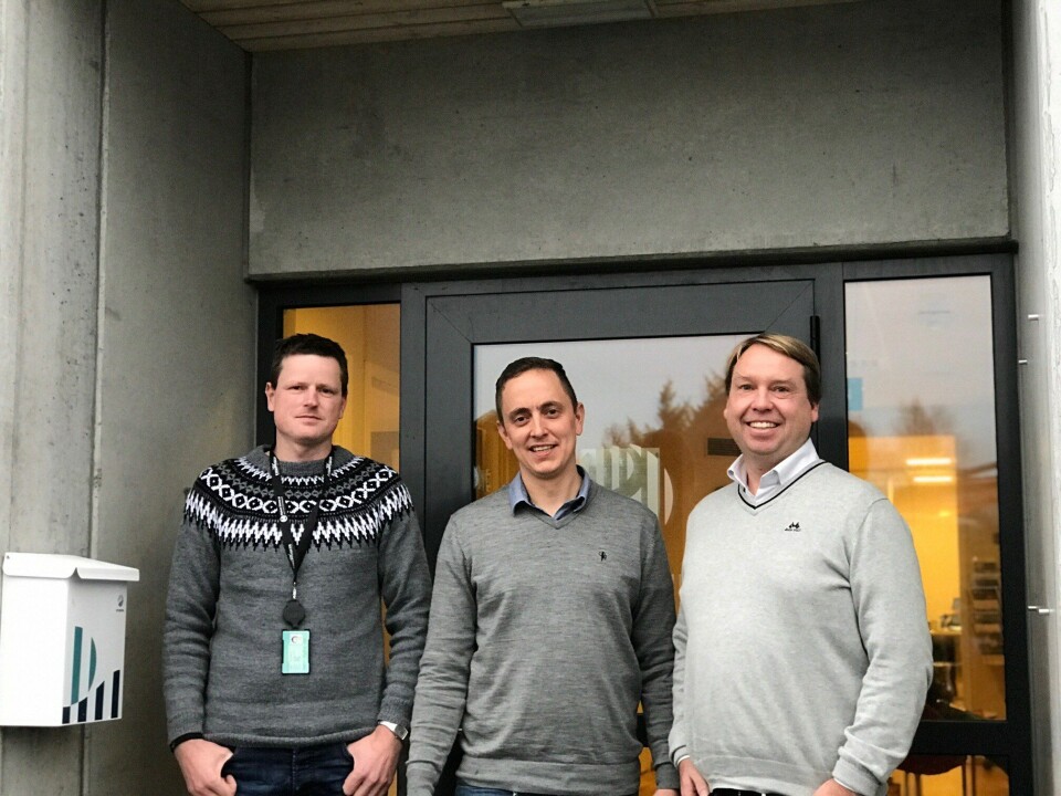 Fra Venstre, Heine Varde Prosjektleder Husøy Dokk, Truls Opsøen prosjektleder Steinsvik, Ernst Olav Helgesen Teknisk sjef Sjø Bremnes Seashore. Foto: Steinsvik.