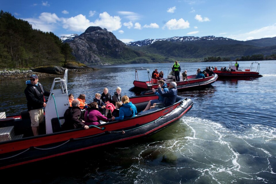Båtturer er en av de mest populære aktivitetene på åpen dag. Her er et bilde fra i fjor. Foto: Steinvik Fiskefarm Visningssenter Båtturer er en av de mest populære aktivitetene på åpen dag. Her er et bilde fra i fjor. Foto: Steinvik Fiskefarm Visningssenter