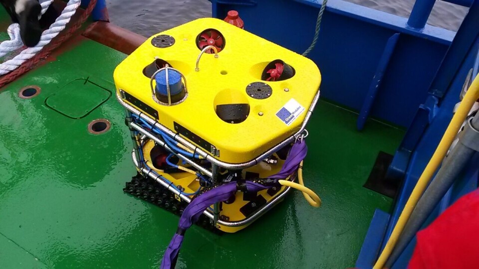 ROV er blitt et nyttig hjelpemiddel for næringen når det skjer ulykker eller en må undersøke noe under vann. Foto: Atle Dåvøy.