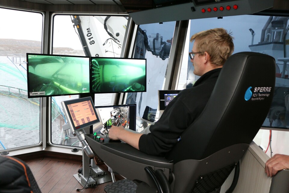 Jobben blir både kjapt, sikkert og komfortabelt unnagjort fra pilotstolen i kontrollrommet.