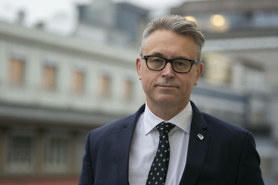 Er det egentlig behov for en maksåpning på teiner og ruser som er satt ut for fangst av leppefisk på 60 mm i diameter likevel? Fiskeri- og sjømatminister Odd Emil Ingebrigtsen vil ha mer kunnskap før han endelig bestemmer seg. Foto: Om Nærings- og fiskeridepartementet