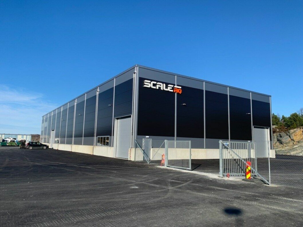 Scale AQ sin nye hall er lokalisert til industriområdet på Serklau på Bømlo, vis á vis Bremnes Seashore sin sjøbase. Foto: ScaleAQ