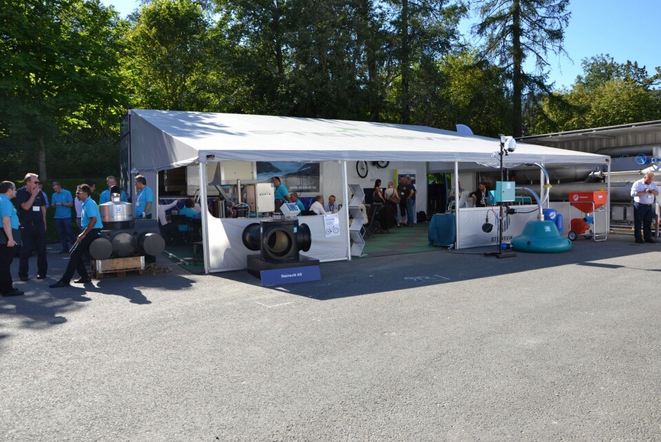 Flere haller var satt opp ute under Aqua Nor 2015. Foto: Linn Therese Skår Hosteland