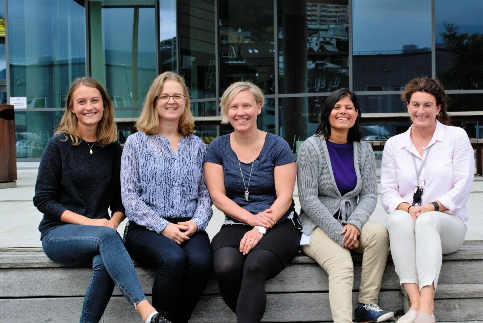 Ida Torp (f.v), Åsne Jul-Larsen, Hanna Leena, Sonal Patel og Marianne Tveiten er alle nyansatte i legemiddelselskapet. Foto: Vaxxinova.
