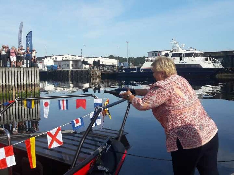 Erna Solberg ønsket hell og lykke i det hun døpte “Evoy 1”.