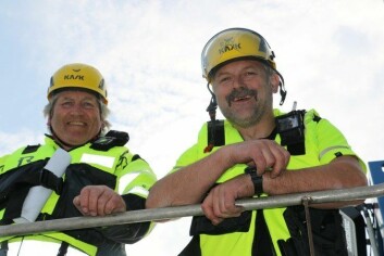 Amund Litlabø (tv) er fiskehelsesjef og Roy Strøm er leder for avlusings-metodikken i Aqua Pharma. Foto: Aquatiq
