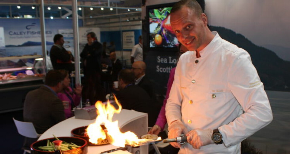 Kokk Rob Zaal på plass ved Scottish Salmon Company's stand i fjor. Foto: Rob Fletcher/Fish Farming Expert.