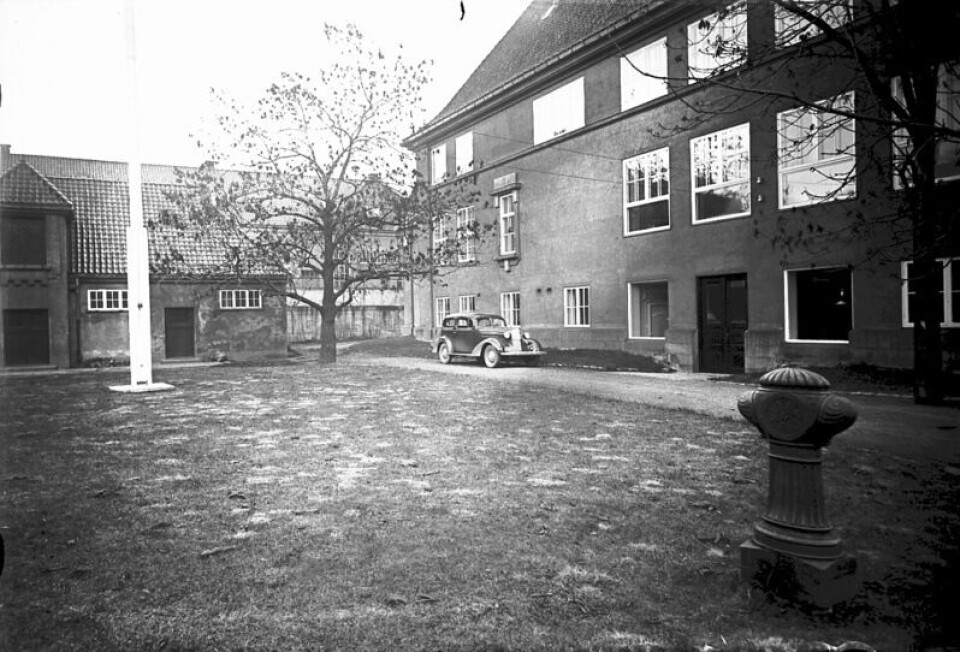 Gamle bilder av bygget der instituttet holder til i Oslo. Foto: Veterinærinstituttet.