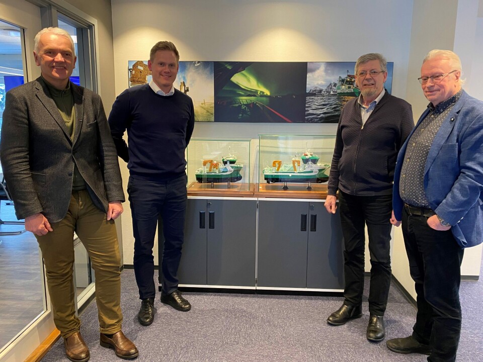 Kontraktsignering FSV Group og Sletta Verft Fra venstre: Per Olav Myrstad (Styreformann FSV Group) og Arild Aasmyr (CEO i FSV Group), Kåre Sletta (Daglig leder Sletta Verft) og Lars Liabø (Styreformann Sletta Verft). Foto: Sletta Verft Kontraktsignering FSV Group og Sletta Verft Fra venstre: Per Olav Myrstad (Styreformann FSV Group) og Arild Aasmyr (CEO i FSV Group), Kåre Sletta (Daglig leder Sletta Verft) og Lars Liabø (Styreformann Sletta Verft). Foto: Sletta Verft