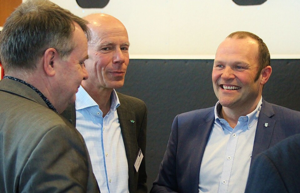 Havnedirektørene Paul Ingvar Dekkerhus (fra venstre) i Nord-Trøndelag Havn Rørvik IKS og Einar Hjorthol i Trondheim Havn IKS tar sammen med Kristiansund og Nordmøre Havn IKS og Helgeland Havn IKS initiativ til en storregional dialog om framtidens godstransportløsninger i Midt-Norge. Her er de to i dialog med regiondirektør i Kystverket, Harald Tronstad (med ryggen til), under en havnekonferanse i Rørvik i mars i år. Foto: PKOM/Eystein Fiskum Hansvik