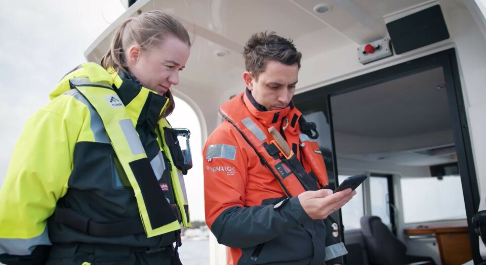 Alegovervåking: Probe for målinger laster data via blåtann til mobil for videre rapportering i portal. Foto: FUNN