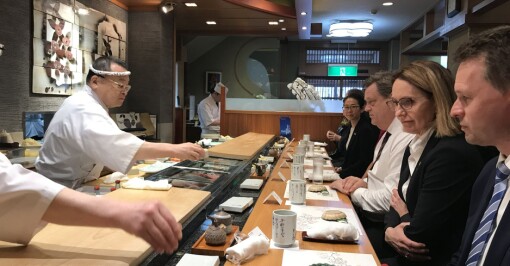 Japanske sushimestere sverger til norsk laks