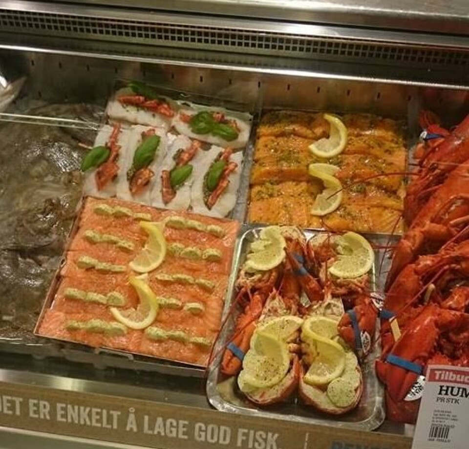 På Meny Sletten i Bergen, fokuseres det på fersk laks marinert i forskjellige smaker, som er godt på grillen i sommer. Foto: Marianne Mjåtvedt / Meny Sletten
