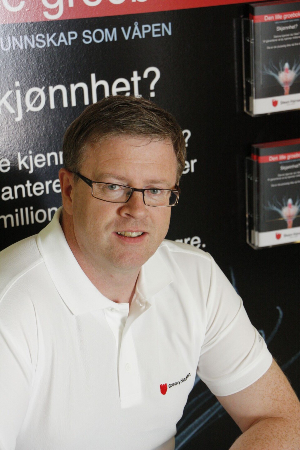 - Spylingen av nøtene kan løsrive og eksponere fisken for patogener og parasitter (amøber, lakselus, bakterier etc) som sitter naturlig i groen, sier fagsjefen.