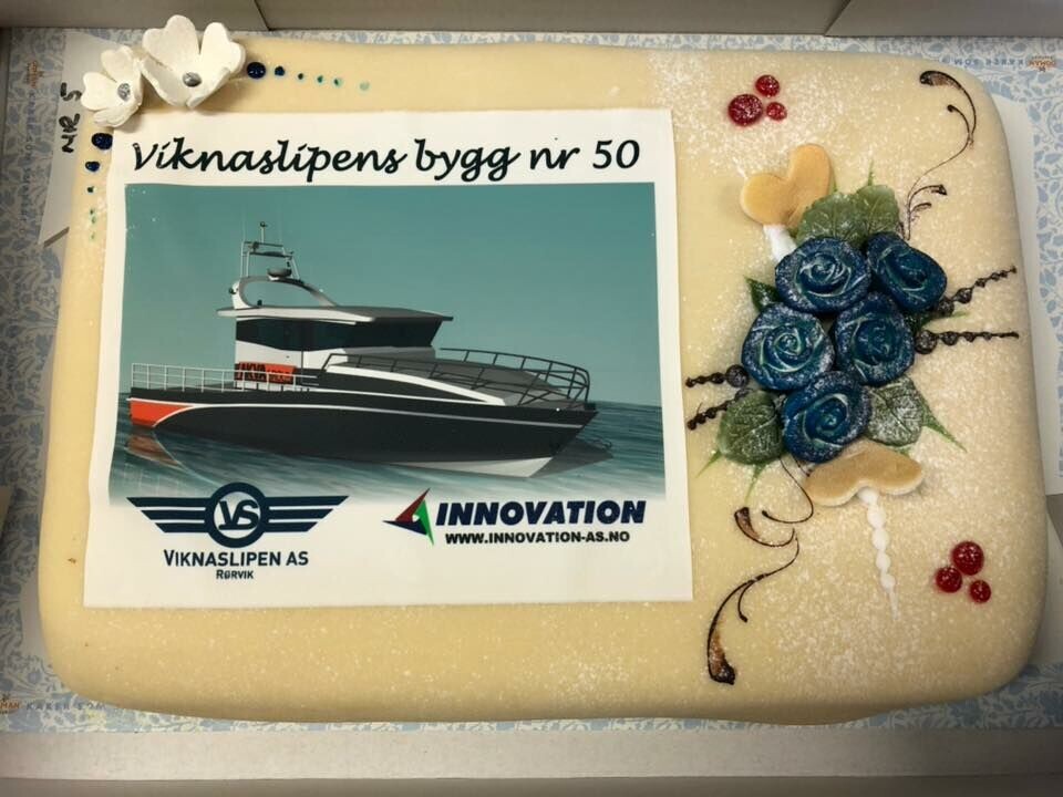 Bygg nummer 50 feires med kake