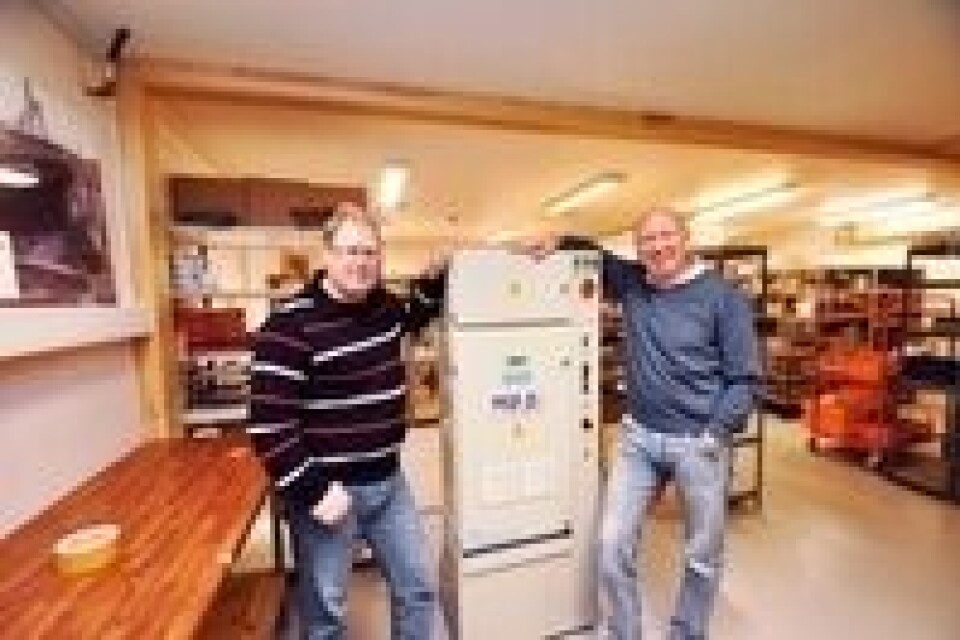 Markedssjef Stig Allan Brandvik (t.v.) og styreleder Sigmund Røeggen i Redox opplever sterkt økende interesse for bruk av ozon hos landbasert fiskeindustri. Foto: Oddbjørn Roksvaag